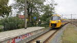 Auf diesem foto ist ein besonderer Moment auf der Brabant-Linie zu sehen: Ein Zug wird aufgrund einer St�rung durch den Bahnhof Oss geschleppt.