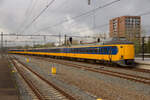 ICM Doppeltraktion verlässt Bahnhof Gouda als Intercity nach Den Haag Centraal, am 04.11.2022.