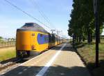 Ein Koploper der NS aus Roermond(NL) nach Maastricht-Randwyck(NL) und fährt in Geleen-Lutterade ein und hält in Geleen-Lutterade(NL) und fährt dann weiter in Richtung Maastricht(NL).