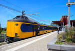 ICMm 4244 mit IC 844 zum Flughafen Schiphol.