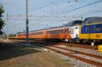 NS' Olympiazug 4221 fahrt durch Bahnhof 't Harde am 07/09/09.