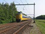 4072, 4045 und 4037 mit IC 553 Den Haag CS-Groningen bei Tynaarlo am 14-5-2008.