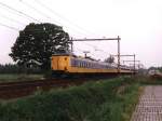 4018, 4062 und 4217 mit Intercity 1625 Amsterdam CS-Enschede bei Hengelo am 15-5-2001.
