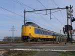 Zwei Koplopers mit IC 744 Groningen-Schiphol auf die Vechtbr�cke bei Herfte am 2-4-2010.