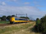 Koploper 4055 und eine weitere Koploper mit IC 723 Schiphol-Groningen bei Tynaarlo am 30-7-2010.