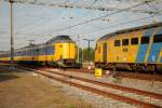 NS 4083 mit ein intercity und NS 7869 miet ein regionalzug am 07/09/09 im Bahnhof 't Harde.