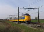 Koplopers 4062 und 4013 mit IC 735 Schiphol-Groningen bei Herfte am 2-4-2010.