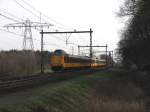 Koplopers 4063 und 4064  mit IC 10530 Leeuwarden-Zwolle bei Herfte am 2-4-2010.