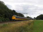 Koploper 4019 und eine weitere Koploper mit IC 727 Schiphol-Groningen bei Tynaarlo am 30-7-2010.