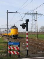 Koplopers 4015 und 4017 mit IC 529 Den Haag-Groningen bei Herfte am 2-4-2010.