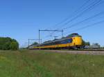 Koplopers 4079 und 4076 mit IC 743 Schiphol-Groningen bei Tynaarlo am 4-6-2010.