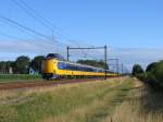 Koploper 4047 und zwei weitere Koplopers mit IC 732 Groningen-Schiphol bei Tynaarlo am 30-7-2010.