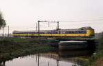 Am 11.10.1992 war um 11.37 Uhr der 542 Stoptrain bei Niewerlensen   in Richtung Meppel unterwegs.