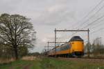 Kopllopers 4026 und 4063 mit IC 1743 Den Haag CS-Enschede bei Hengelo am 7-4-2014.