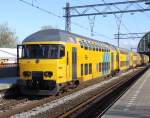 Die DDM-1 6806 steht bereit in Amsterdam CS mit IC nach Enkhuizen.