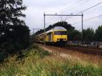 7849 mit Regionalzug 5845 Amsterdam CS-Amersfoort bei Baarn am 12-6-1999.
