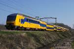 NS 7635 als IC nach Zwolle durcheilt am 18 März 2026 Tilburg Oude Warande.