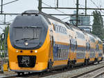 Der Triebzug 9420 der Nederlandse Spoorwegen durchfährt Ende Mai 2019 Blerick.