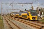 DD-IRM Triebzug verlässt Bahnhof Zaandam in Richtung Alkmaar, am 03.11.2022.