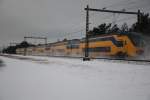 Winter im Holland, ein VRIM, die 8625 mit ein regionalzug Zwolle-Nijkerk am 20/12/09 in der Nhe von 't Harde.