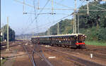 Mat24 Museumszug des NSM auf Sonderfahrt als  Philotrain Express  von Arnhem nach 's-Hertogenbosch in Arnhem, 23.09.1994. Nachschuss auf BD9107-C8553-C8104. Scan 6753.