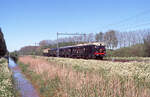 BD9107 NSM mit C8553-C8104-C9002 auf Sonderfahrt von Utrecht CS nach Geldermalsen bei Tricht, 30.04.1999.