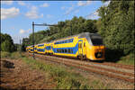 Ein Doppelstock ET 9406 hat gerade Schinnen durchfahren und ist hier bei Leeuw am 05.09.2026 um 17.24 Uhr auf dem Weg nach Maastricht.