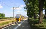 Ein Holländischer Doppeldecker aus Alkmaar(NL) nach  Maastricht(NL) und fährt durch Geleen-Lutterade und fährt in Richtung Maastricht(NL).