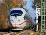 Nochmal ohne Mastschatten und einem genderten Bildzuschnitt, ein Niederlndischer 406er ICE am 29.11.2011 auf den letzten Metern der Sdrampe von Aachen Hbf zum Buschtunnel mit dem Ziel Brssel.