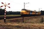 387 mit Regionalzug 3845 Zwolle-Emmen bei Marinberg am 6-7-1994. Bild und scan: Date Jan de Vries.