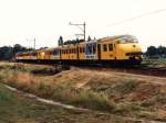 947 und 838 mit Schnellzug 3848 Emmen-Zwolle bei Marinberg am 6-7-1994.
