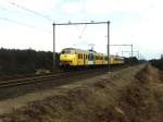 889 und 835 mit Regionalzug 19852 Zutphen-Utrecht CS bei Wolfheze am 31-3-1996.