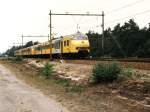 890, 891 und 898 mit Regionalzug 5651 Amersfoort-Zwolle bei Nunspeet am 12-8-1992. Bild und scan: Date Jan de Vries.