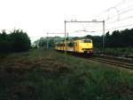 841 mit Regionalzug 19837 Utrecht CS-Arnhem bei Ginkel am 25-8-1996.