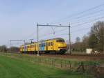 Plan V 954 mit Regionalzug 8033 Zwolle-Emmen bei Herfte am 2-4-2010.