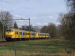 Plan V 959 und 961 mit Regionalzug 8045 Zwolle-Emmen bei Herfte am 2-4-2010.