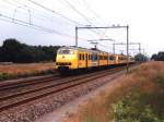 Plan V 917, 411 und 905 mit Regionalzug Arnhem-Ede-Utrecht bei Ginkel am 26-6-1998.