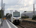 Ein Holländischer Regionalzug aus Maastricht(NL) nach Aachen-Hbf(D) und kommt die Kohlscheider-Rampe hoch aus Richtung Herzogenrath und fährt durch Kohlscheid in Richtung