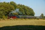 01 1075 mit Personenzug in Eerbeek, September 2022.