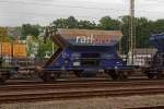   Offener Schüttgutwagen mit dosierbarer Schwerkraftentladung Fccpps (6437 253-7) der railpro (Niederlande) am 23.07.2011 in Kreuztal.