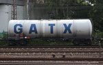 Zans der GATX ( 37 TEN-RIV 84 NL-GATXD 7838 158-5 ) zum Transport von Ottokraftstoff wird am 21.07.16 zusammen mit anderen Kesselwagen von einer Rangierlok in den Rbf Hannover-Linden Richtung Ablaufberg geschoben.