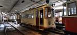 Eine alte Tram aus Prag mit Nummer 352, im Depot von Amsterdam.