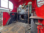 Blick in den F�hrerstand der 1881 bei Beyer Peacock & Co. in Manchester gebauten und  Gro�e Gr�ne (Grote Groene)  genannten Dampflokomotive 326. (Eisenbahnmuseum Utrecht, September 2026)