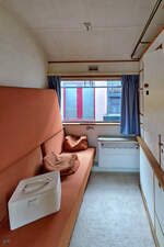 Blick in ein Abteil des 1932 gebauten Salonwagen 9 (84 89-30 001-1) der k�niglichen Familie. (Eisenbahnmuseum Utrecht, September 2026) 