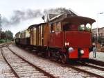 MEINE BILDNUMMER 2000 AUF BAHNBILDER!!! Deshalb heute ein bischen Fest! Hier ist Dampflok Nr 2 (MBS) mit Dampfzug 306S Haaksbergen-Boekelo in Bahnhof Haaksbergen eingefahren (1-6-2000).