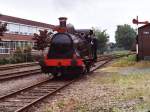 Bellerophon (Vintage Carriages Trust) auf Bahnhof Haaksbergen am 1-6-2000. Diese Lok ist auf eine Tiefladeanhnger von Grobritannien nach die Museumsbahn MBS in Haaksbergen gefahren. Die MBS hat nmlich keine Anschlu mit dem Eisenbahnnetz. Bild und scan: Date Jan de Vries.