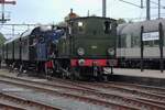 Am 4 Juli 2026 zieht Gastlok 8107  Kikker' (Frosch) von der Museum Buurtspoorweg einer der st�ndlich verkehrende Dampfpendelz�ge zwischen Hoorn und Wognum-Nibbixwoud in Hoorn ein w�hrend das