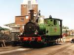 657 (SHM) auf Bahnhof Haaksbergen am 24-5-2001. Diese Lok ist auf eine Tiefladeanhnger von Hoorn (SHM) nach die Museumsbahn MBS in Haaksbergen gefahren. Bild und scan: Date Jan de Vries.