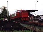 Lok 12 (ehemalige DL1 der Wittlager Kreisbahn) der Stichting Stadskanaal Rail (STAR) mit einem Museumszug Veendam-Stadskanaal in Veendam am 25-05-2006. Bild und scan: Date Jan de Vries.