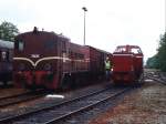 Lok 12 (ehemalige DL1 der Wittlager Kreisbahn) der Stichting Stadskanaal Rail (STAR) neben der Die Belgische 7608 (NMBS/SNCB) in Veendam (die Niederlande) am 25-05-2006.